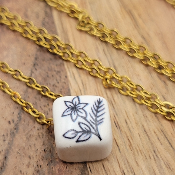 Gold Floral Ceramic Pendant Necklace 18" - Picture 4 of 11